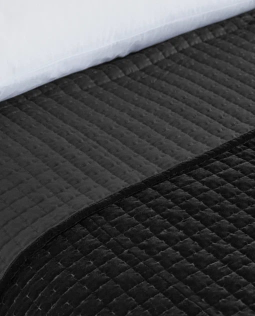 Quilts*ZARA Home Velvet Quilt Black